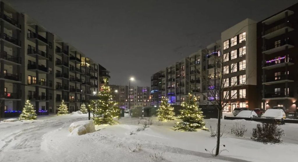 Professionally installed window blinds by Superblinds at Park City Commons in Winnipeg.